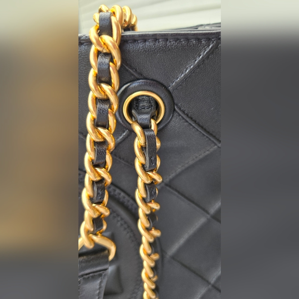 EUC Tory Burch Fleming Soft Chain Tote - Picture 16 of 16